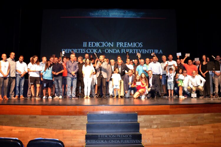 Foto de familia de la segunda edición de los Premios Deportes Coka - Onda Fuerteventura