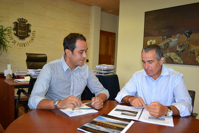 Blas Acosta (PSOE) y Mario Cabrera (CC), en una foto de archivo